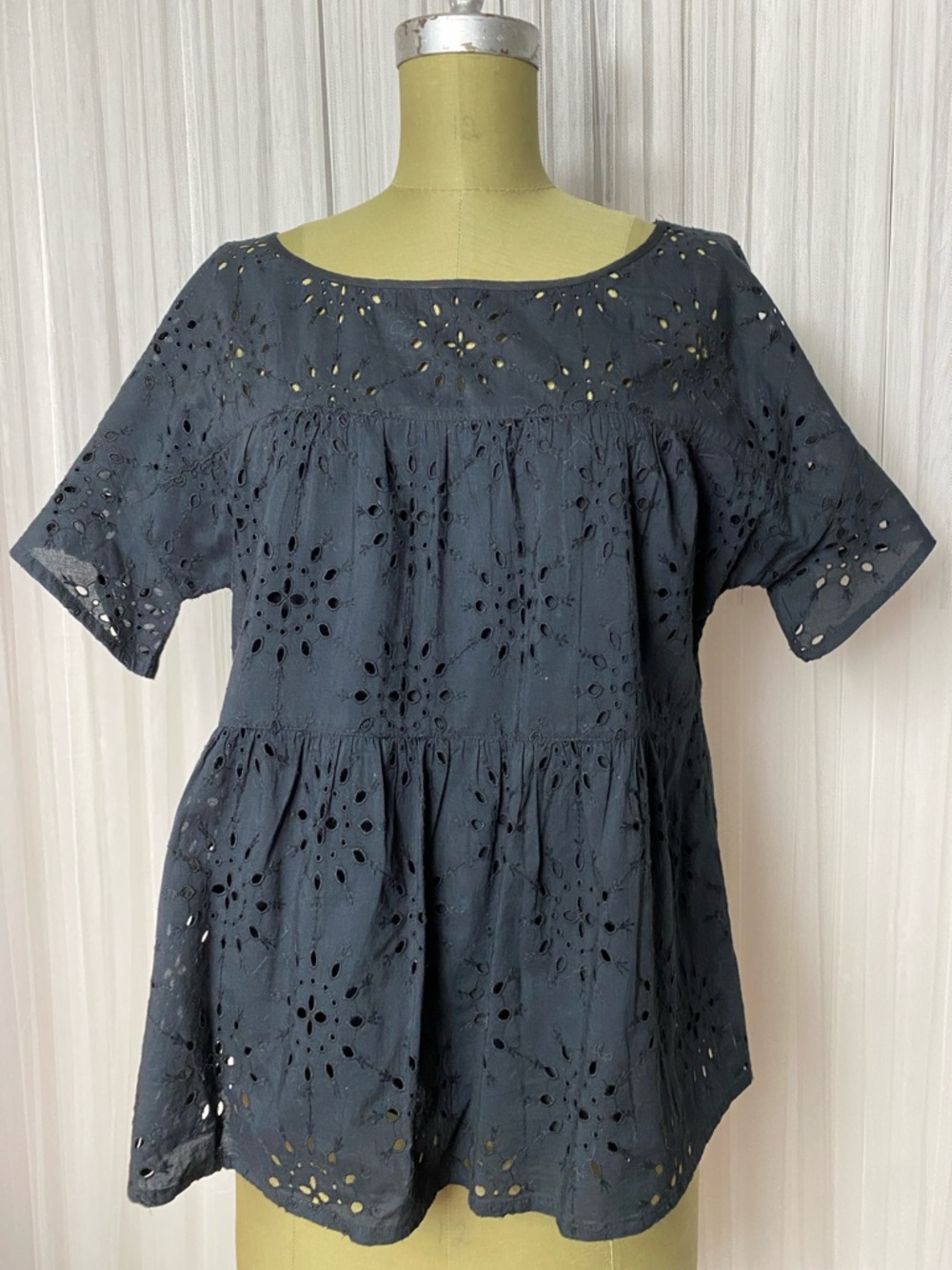 Sundance Women's Black Tiered  Eyelet Babydoll Top Size M